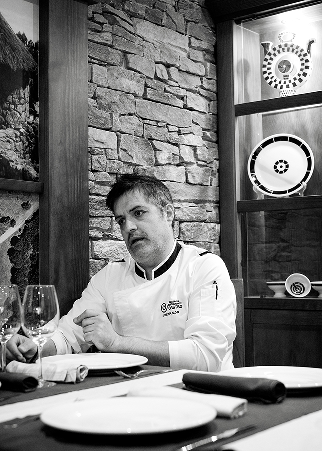 Fernando, no comedor do Albergue Restaurante Castro. Foto: Iván Barreiro