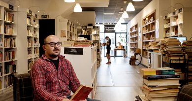 Javier Pereira,libraría Re-Read A Coruña: “Temos novidades todos os días e iso atrae á clientela”