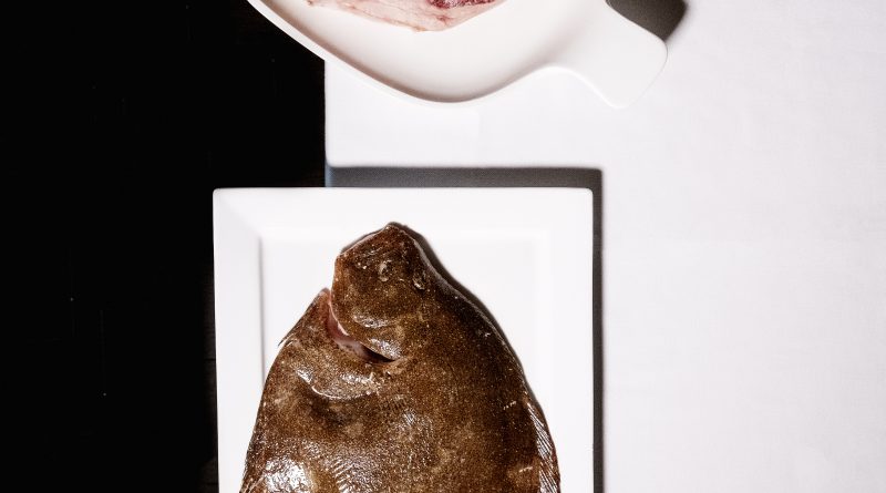 Unhas pezas de carne e peixe no restaurante O Ferro. Foto: Iván Barreiro