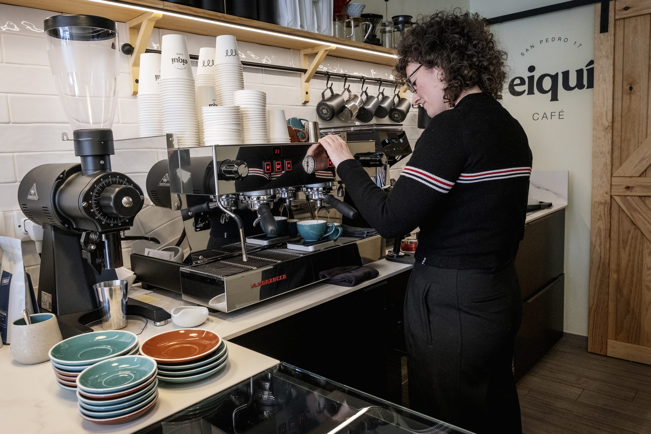 María Pardo abriu Eiquí Café hai uns meses na rúa de San Pedro. Foto: Iván Barreiro