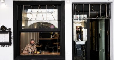 @JuanEAT_o, na xa mítica ventá do bar Suso. Foto: Iván Barreiro