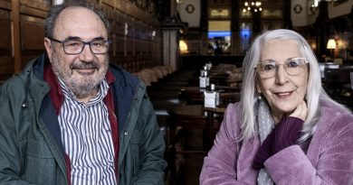 Eduardo Alonso e Luma Gómez, no Café Casino de Santiago.Foto: Iván Barreiro