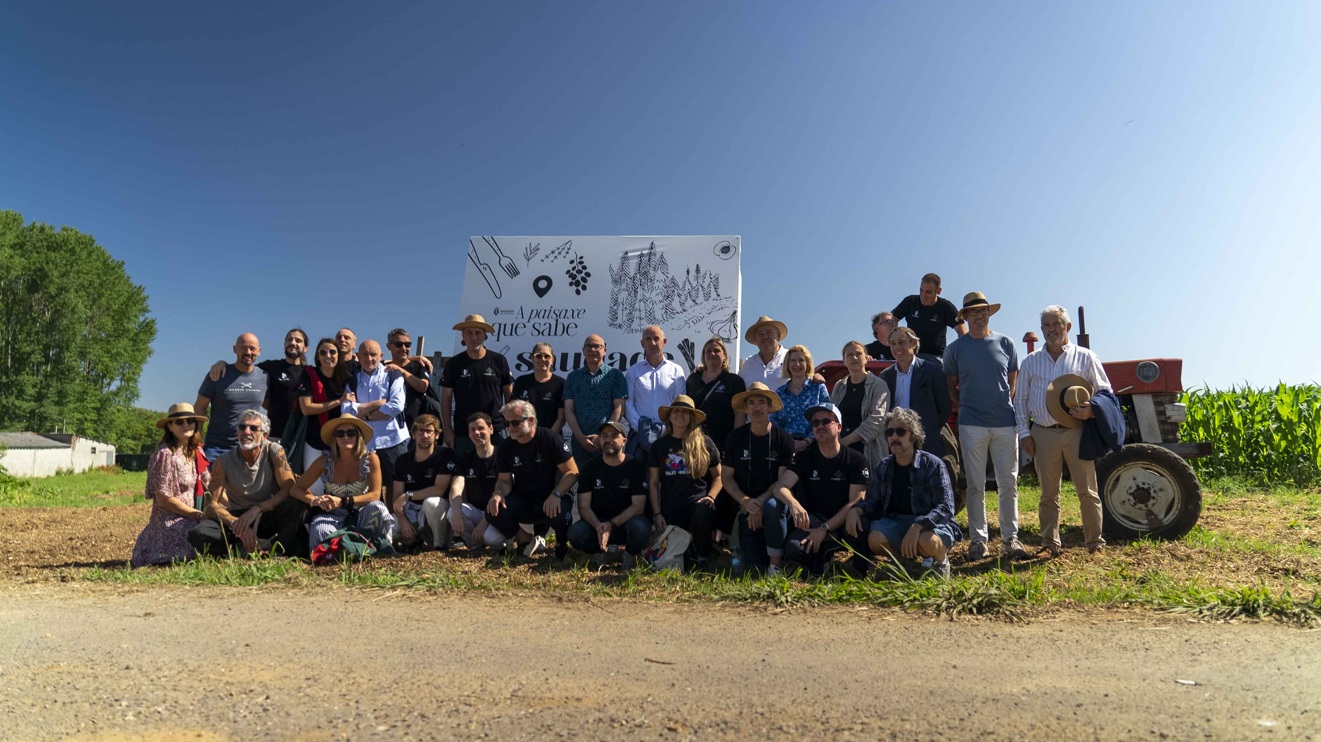 Os participantes de ‘Saudade’ nalgunhas das visitas que realizaron. Fotos: Óscar César
