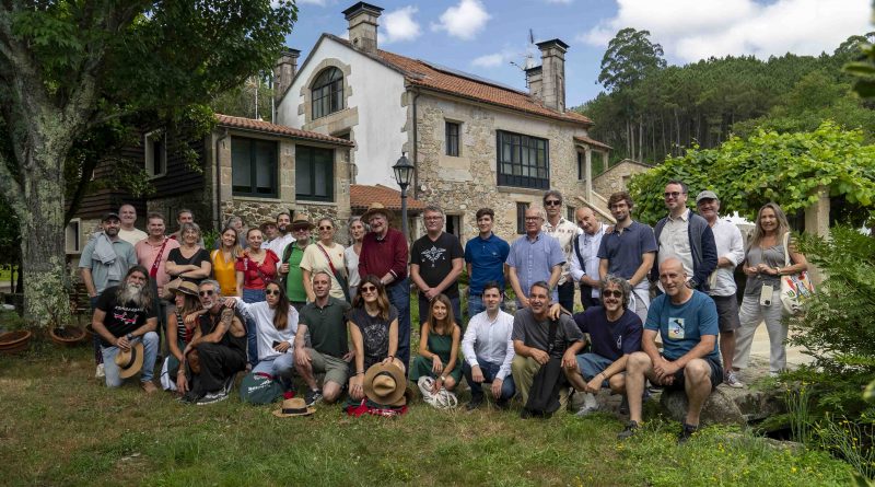 Os participantes de ‘Saudade’ nalgunhas das visitas que realizaron. Fotos: Óscar César