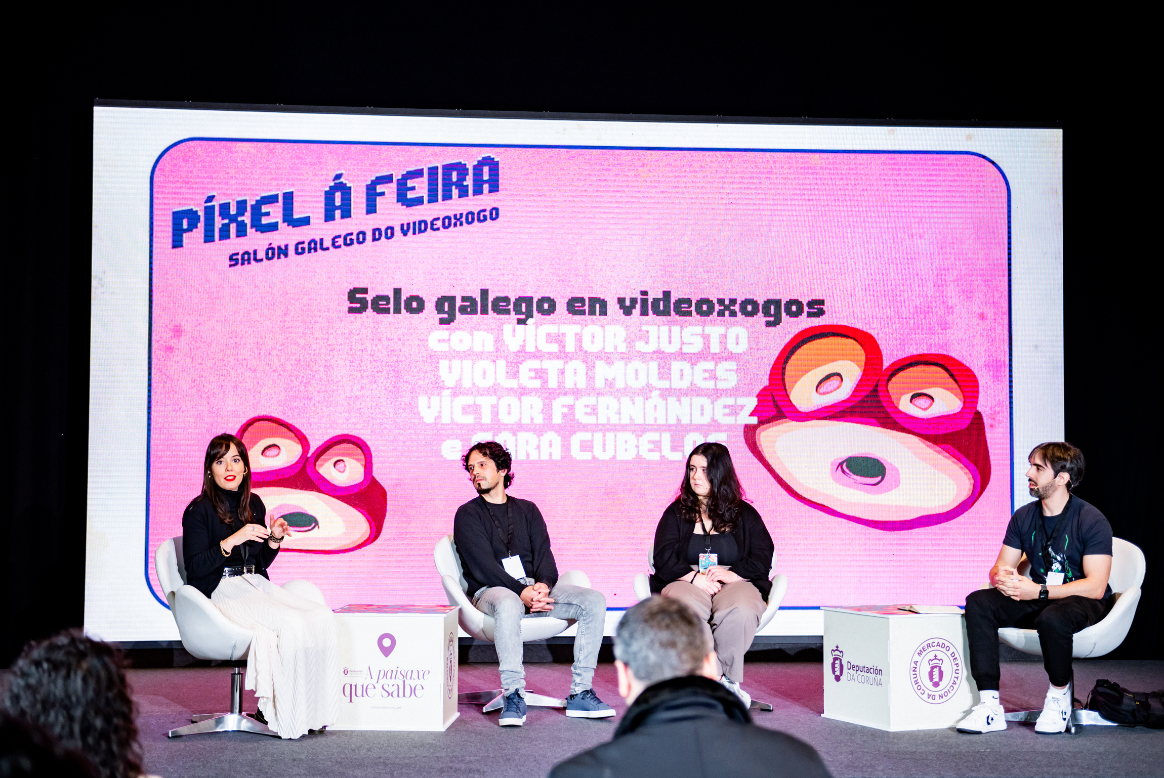 O salón acolleu diversas actividades, incluídos debates arredor da educación, a lingua e o territorio nos videoxogos galegos. Foto: Leo López