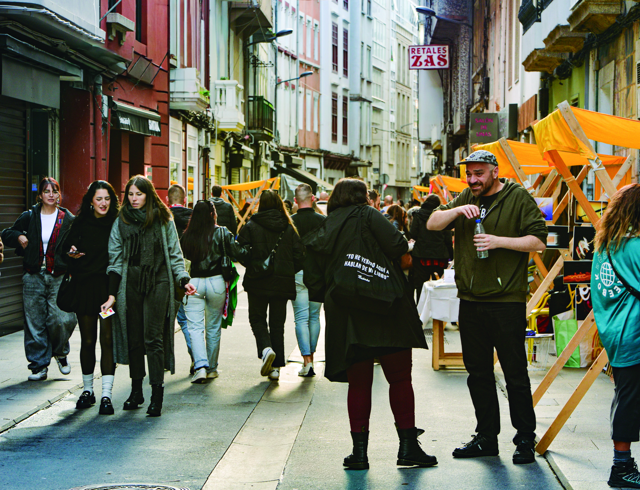 Veciñanza e visitantes gozaron da celebración do III Aniversario do Feirarrúa. Foto: Carmen MB