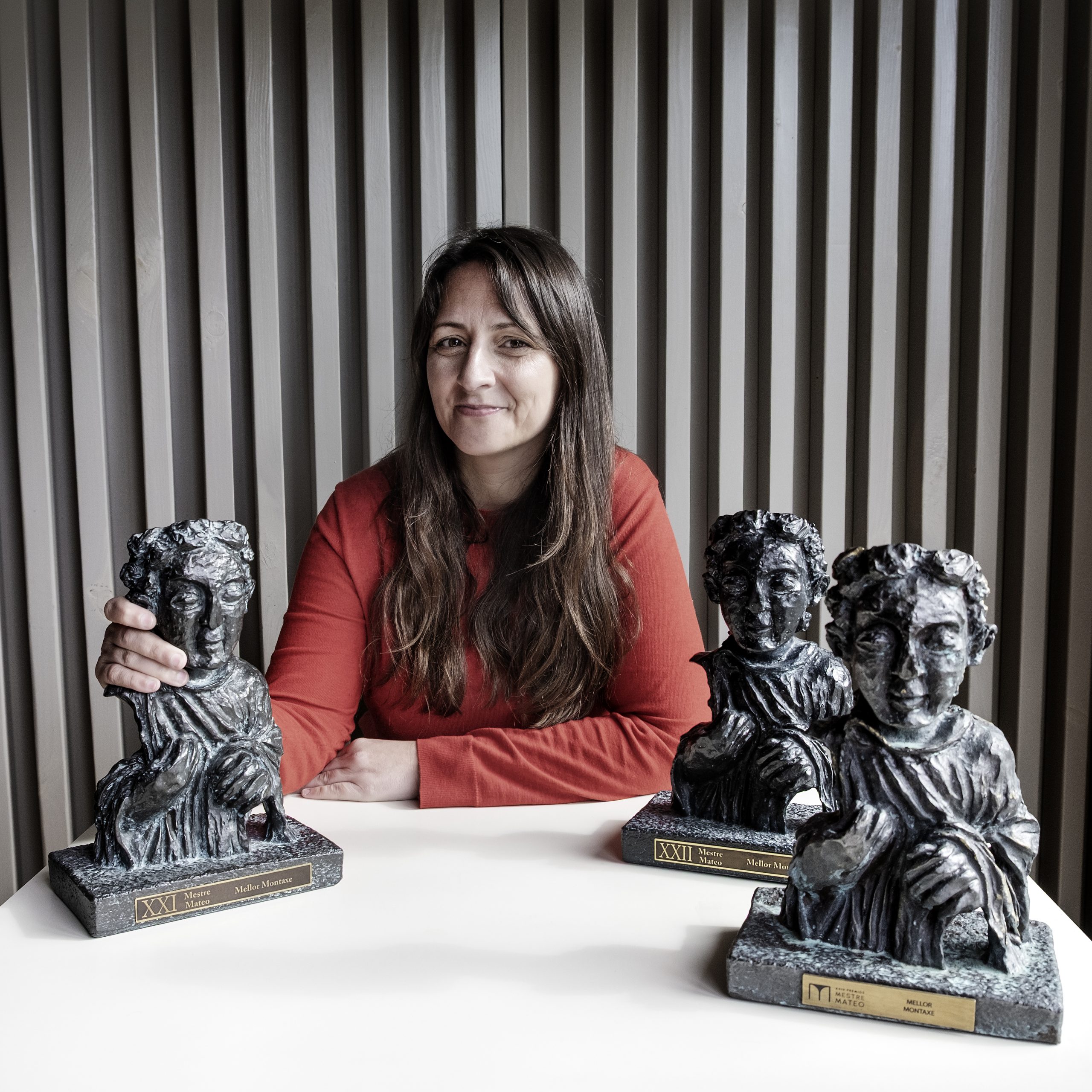 Lucía Iglesias, cos tres premios Mestre Mateo á Mellor Montaxe. Foto: Iván Barreiro